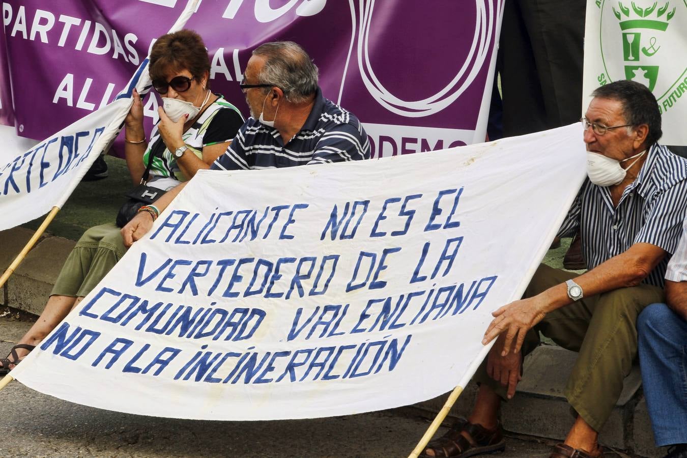 Los vecinos de las partidas protestan contra el mal olor de Fontcalent