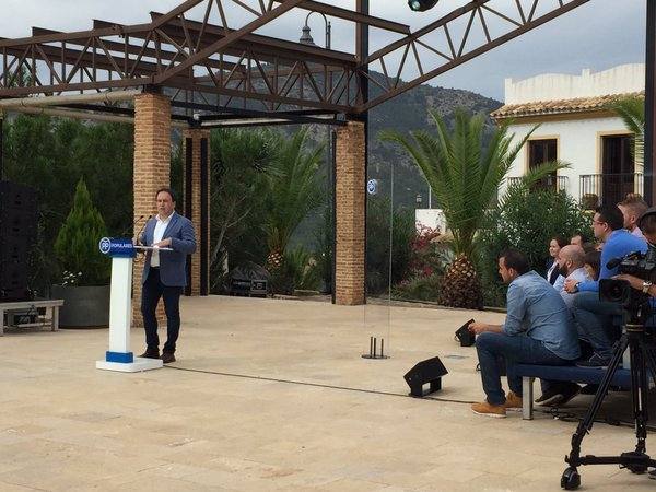 Mariano Rajoy clausura un acto en Finestrat y pasea por Calpe