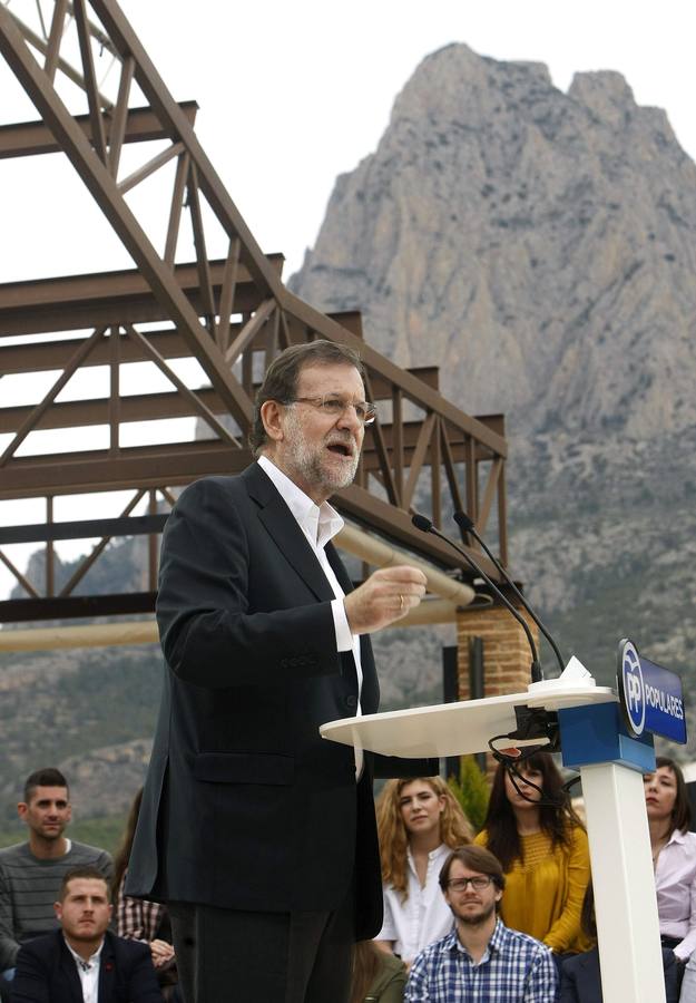 Mariano Rajoy clausura un acto en Finestrat y pasea por Calpe