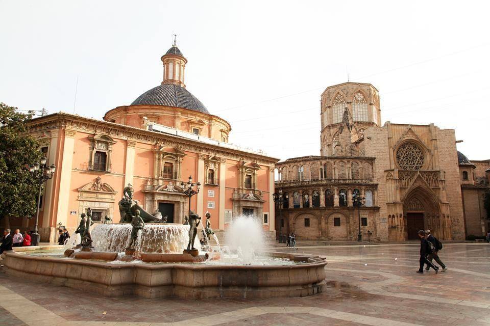 Plaza de la Virgen de Valencia.. 