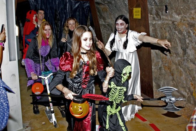 Éxito de la fiesta Halloween en Dènia