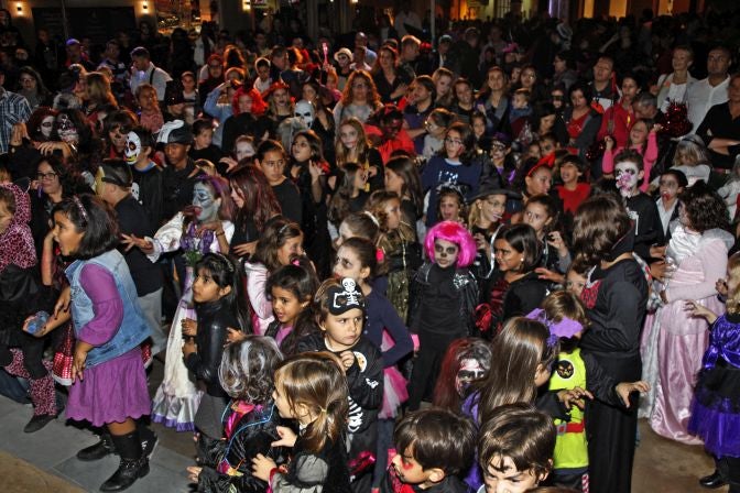 Éxito de la fiesta Halloween en Dènia