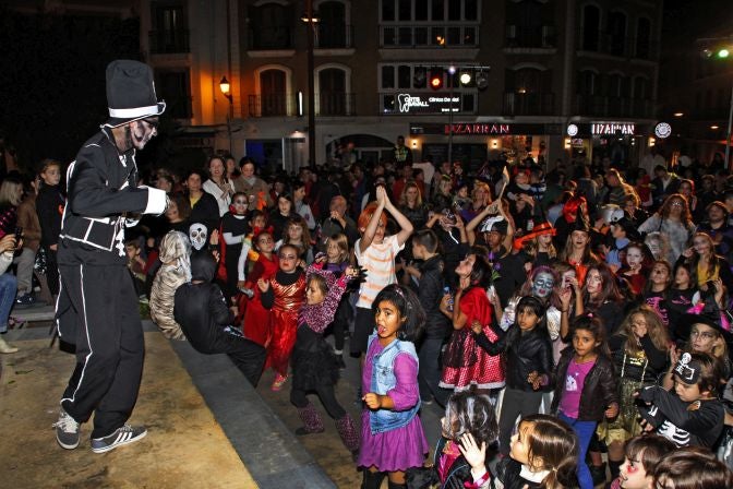 Éxito de la fiesta Halloween en Dènia