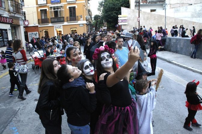 Éxito de la fiesta Halloween en Dènia