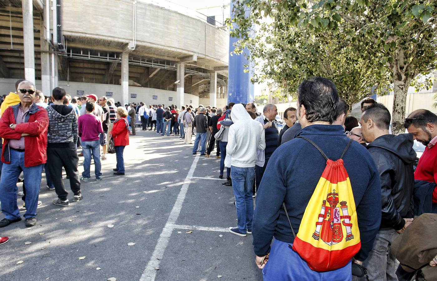 Larga colas para comprar las entradas del amistoso España-Inglaterra