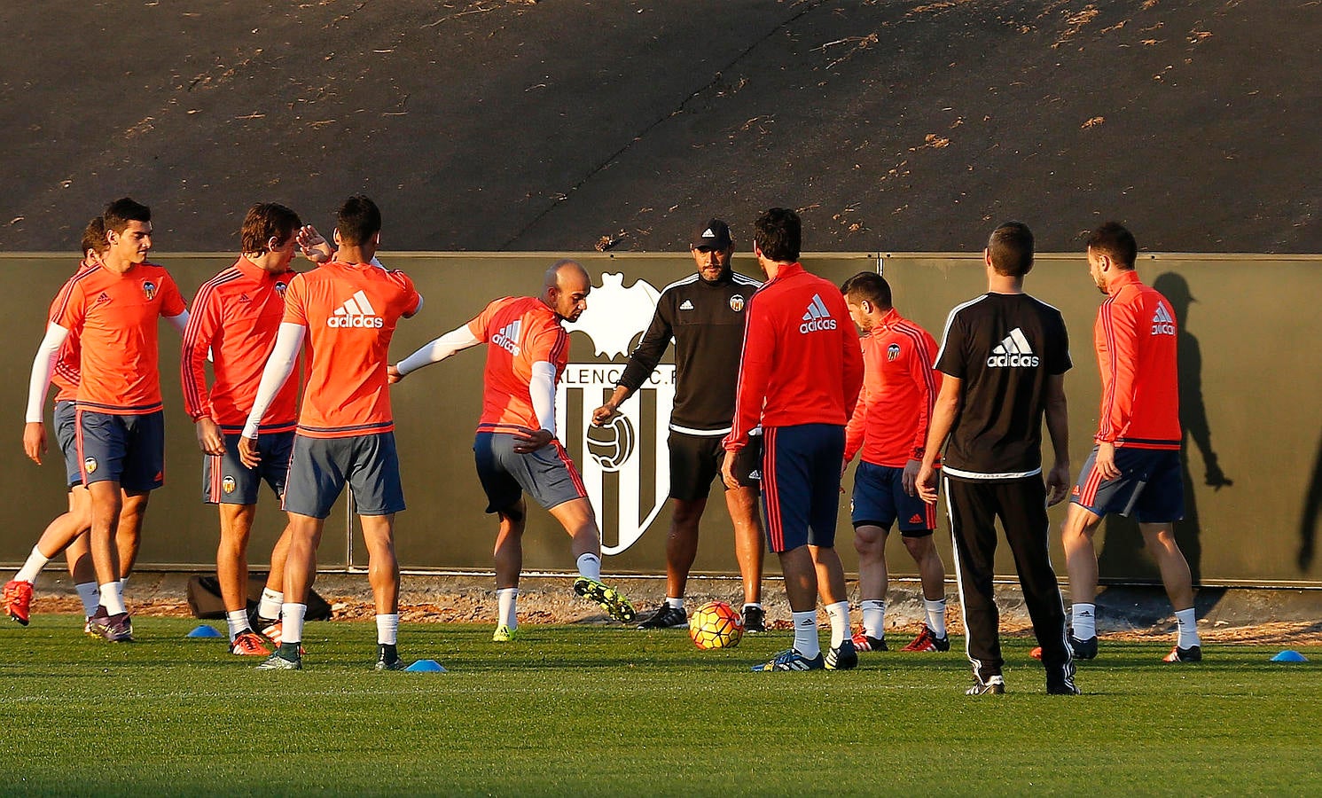 Entrenamiento del Valencia, el lunes 16 de noviembre, en Paterna