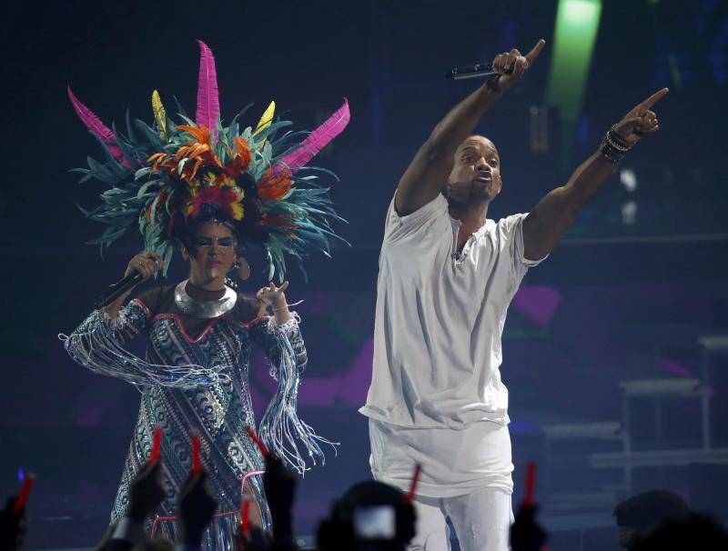 Bomba Estereo interpreta 'Fiesta' con Will Smith.