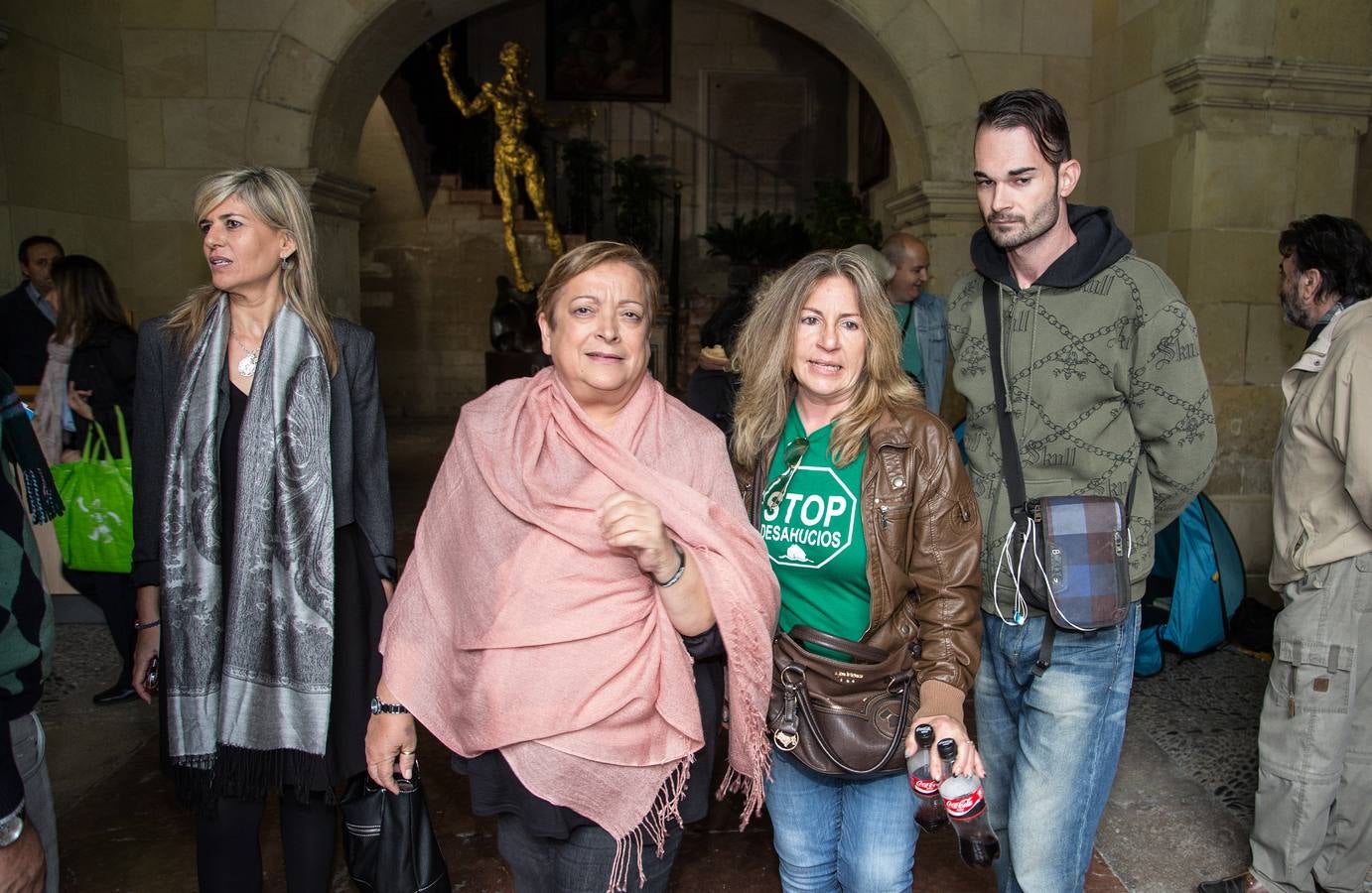 Stop Desahucios acampa en el Ayuntamiento de Alicante