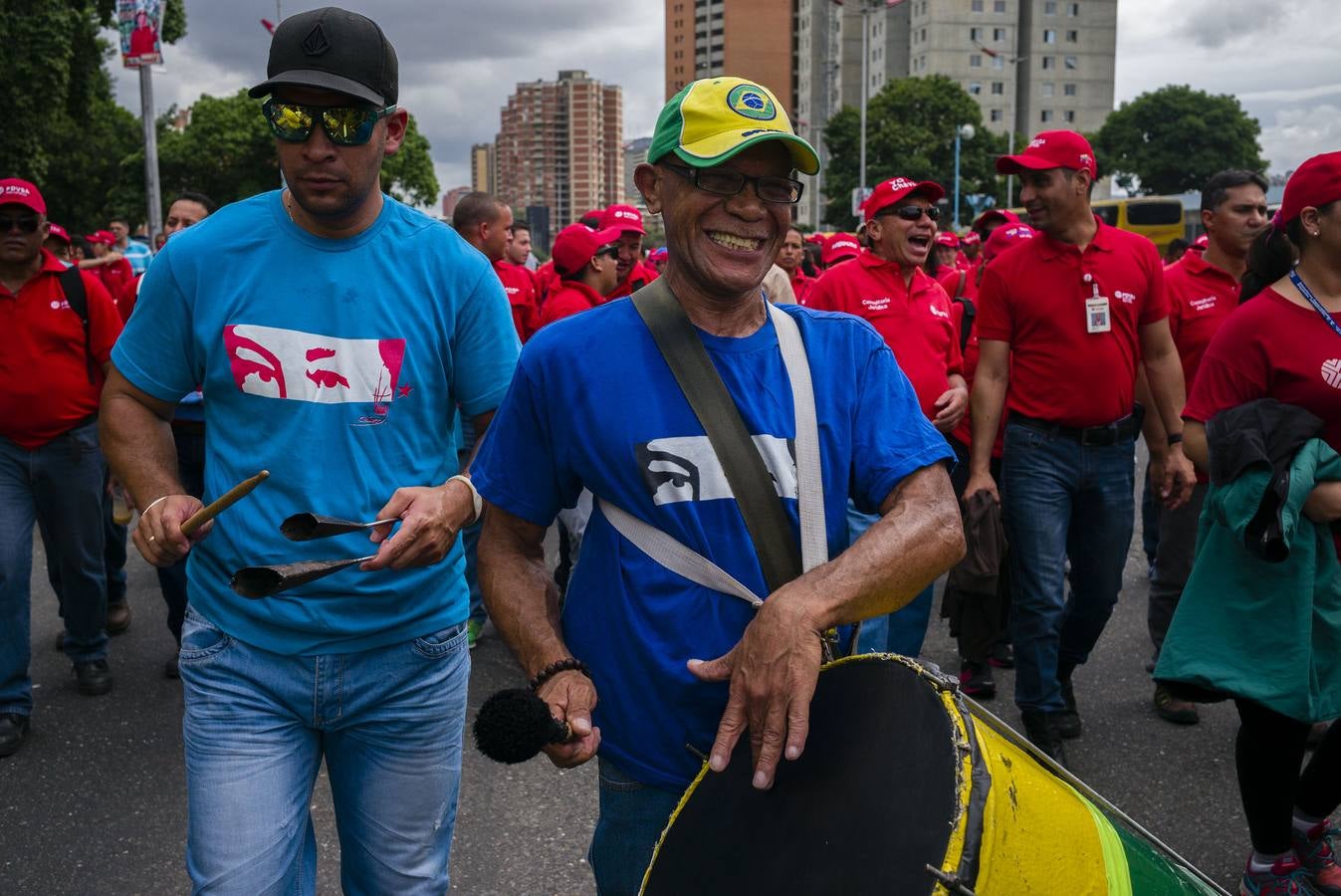 Seguidores chavistas durante el cierre de campaña electoral en Venezuela.