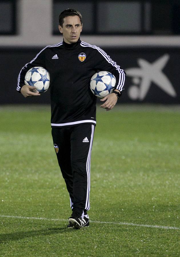 El primer entrenamiento de Gary Neville, en imágenes