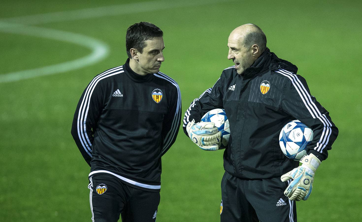 El primer entrenamiento de Gary Neville, en imágenes