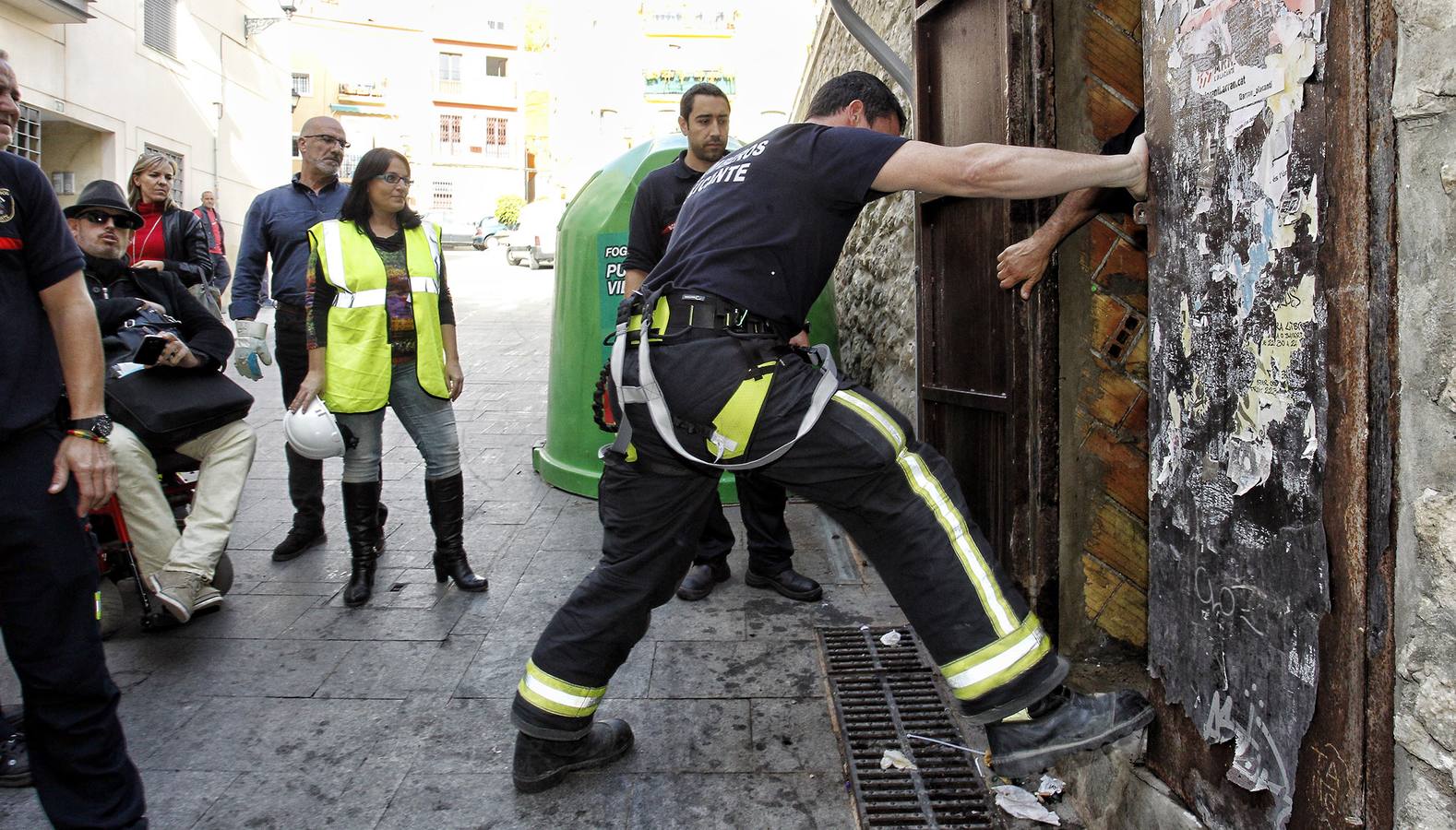 Espuch inspecciona el refugio de la plaza del Carmen para abrirlo al público