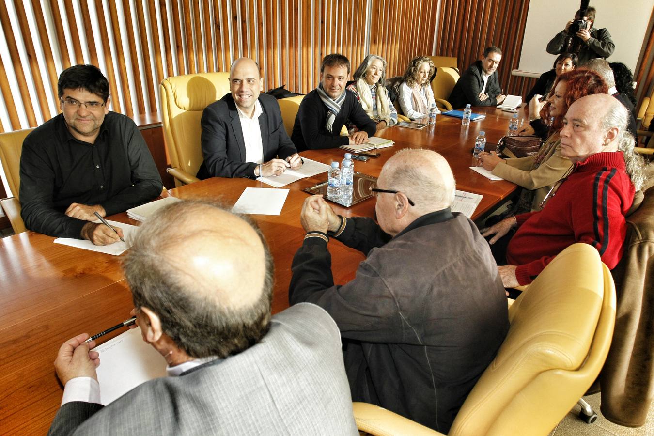 Mesa de diálogo sobre las terrazas y veladores en Alicante