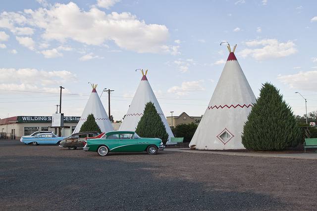 MOTEL COZY CONE, CARS- MOTEL WIGWAM, EEUU. 