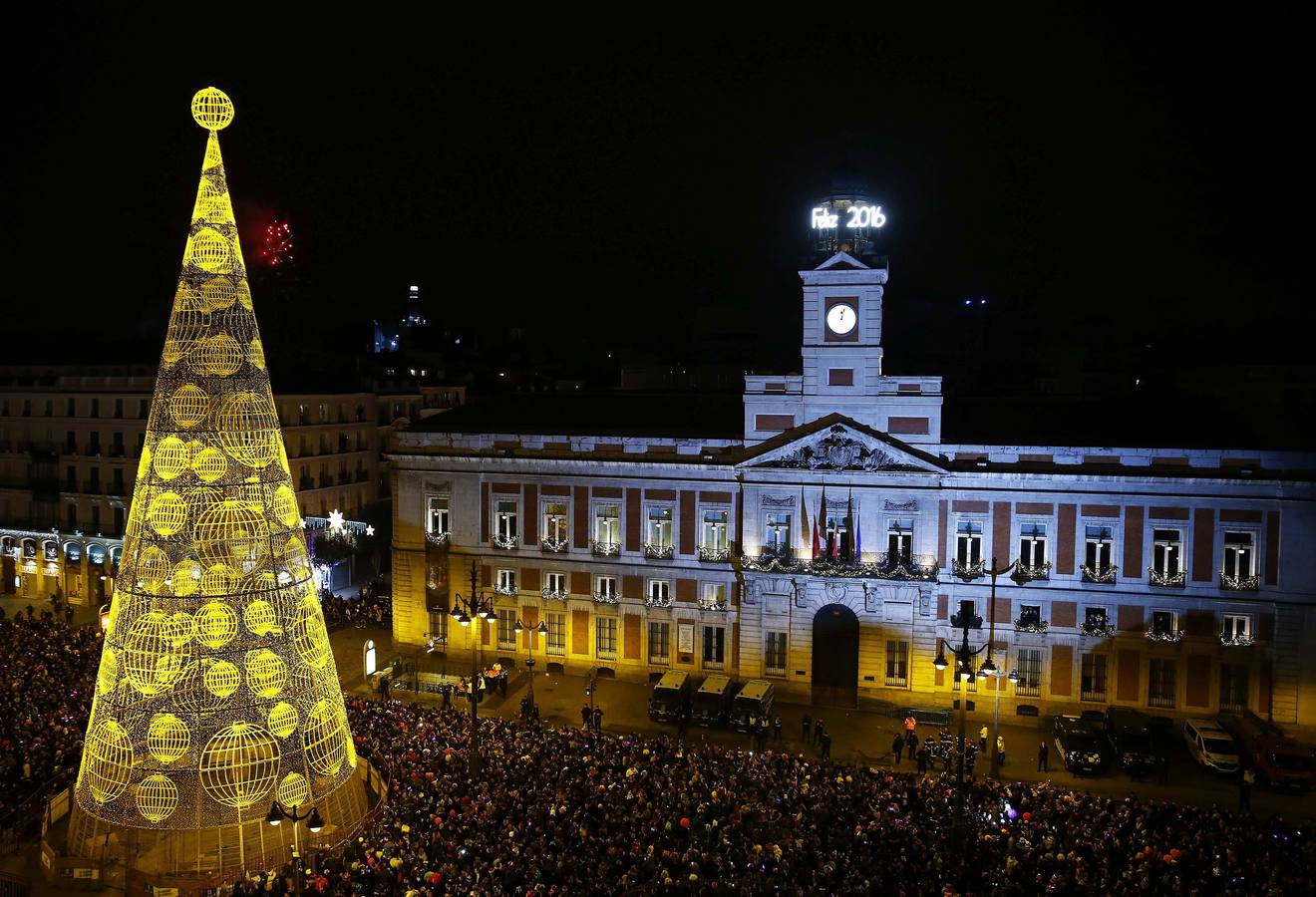 El mundo da la bienvenida a 2016