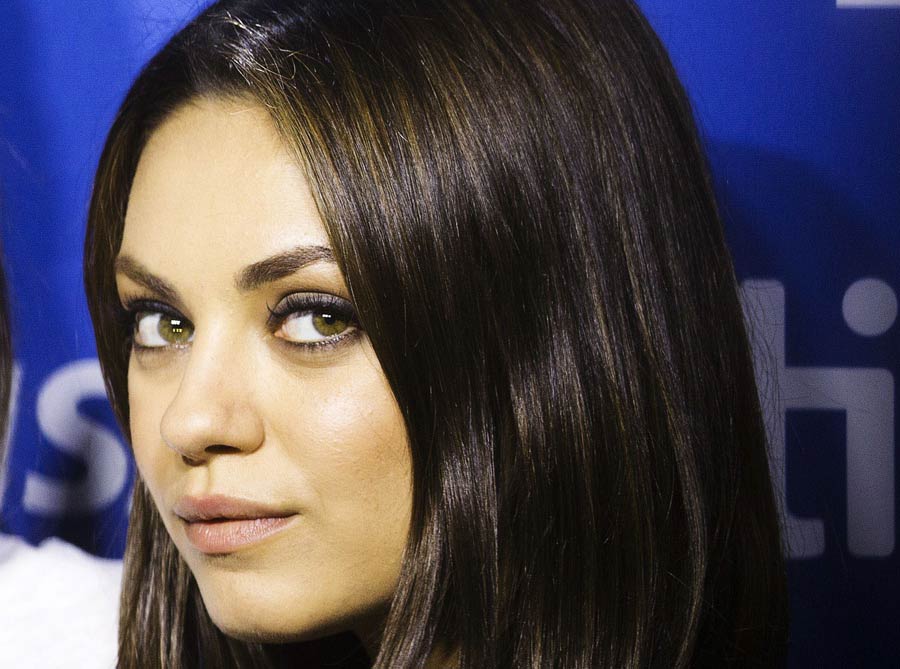 Mila Kunis tiene un ojo de color café y otro verde.