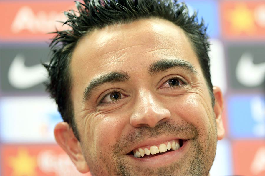 El futbolista Xavi Hernández tiene los ojos marrones, pero el color de uno de ellos es mucho más intenso que el otro.