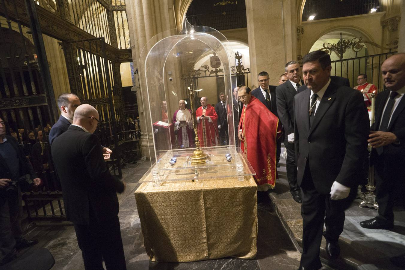 La Catedral reedita el ritual de cada año en el Monasterio de la Santa Faz