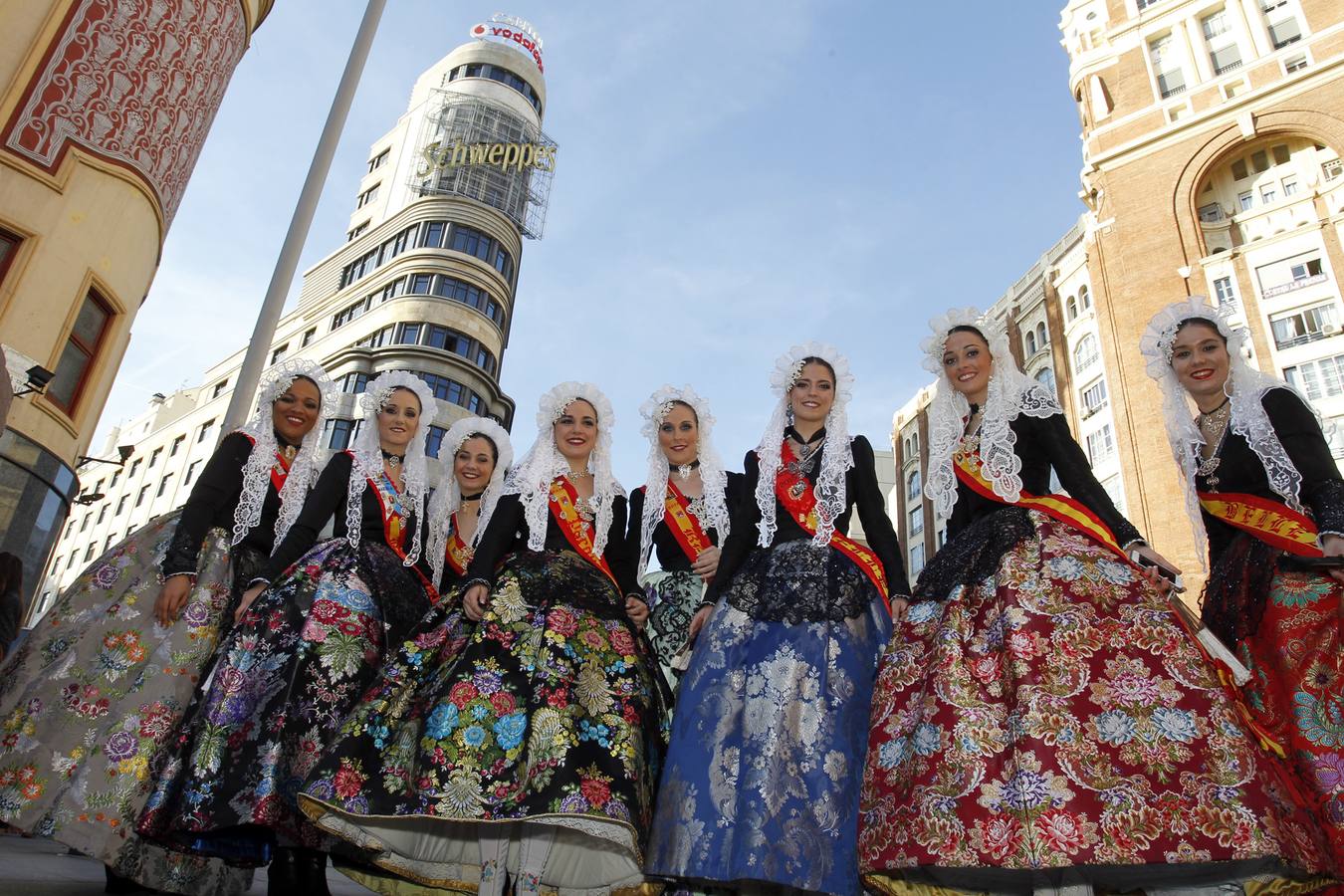 La fiesta de la provincia recorre el centro de Madrid