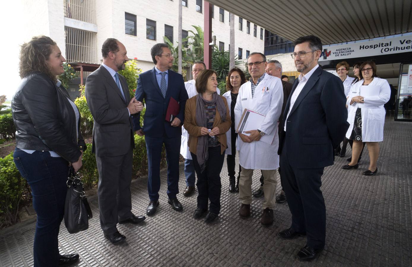 La secretaria autonómica, Dolores Salas, visita el Hospital de la Vega Baja por la ampliación de Urgencias