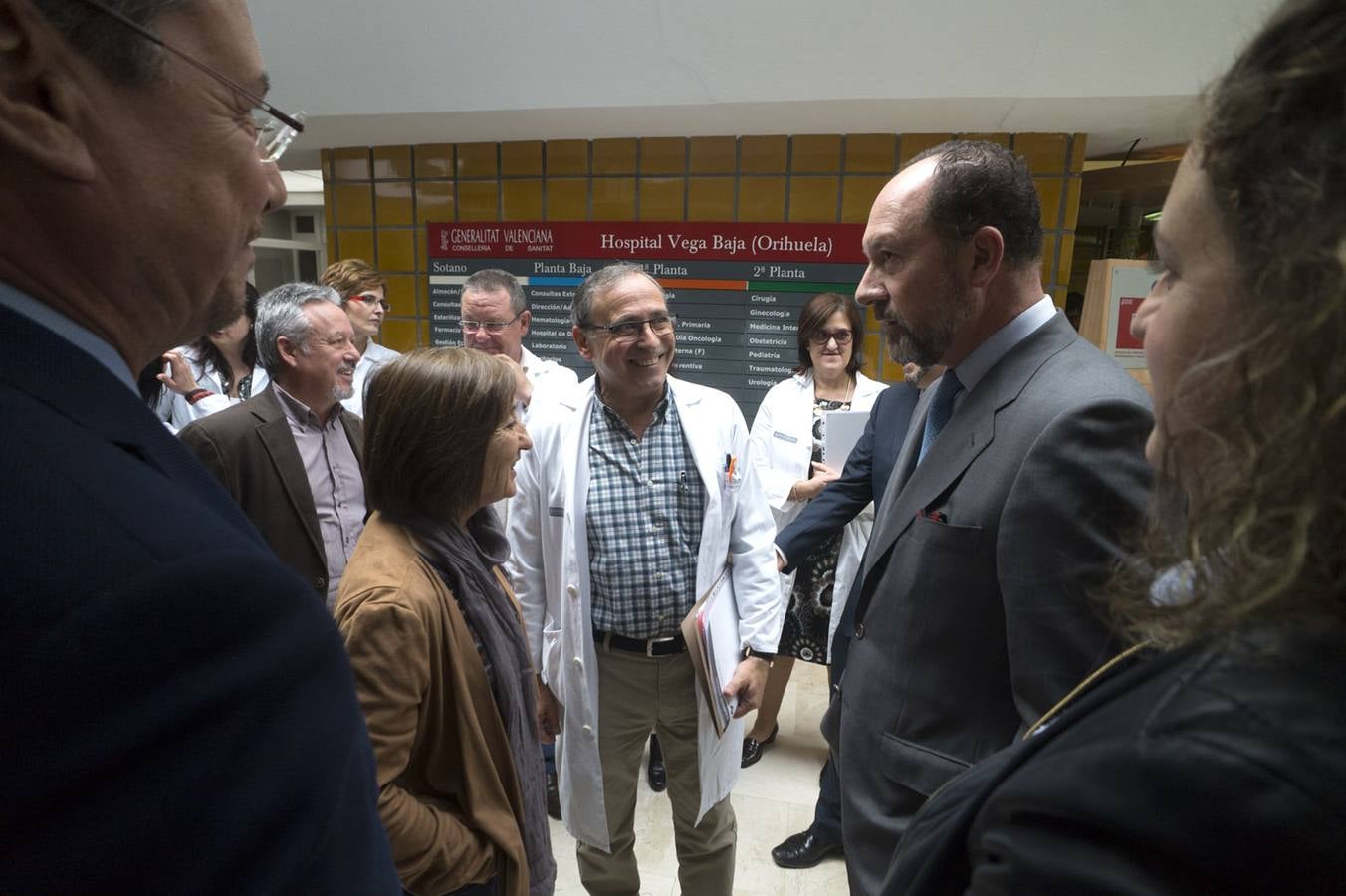 La secretaria autonómica, Dolores Salas, visita el Hospital de la Vega Baja por la ampliación de Urgencias