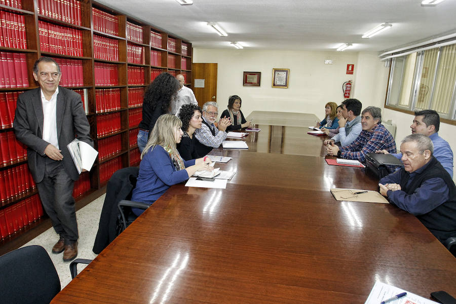 Miguel Soler se reúne con Gabriel Echávarri, directores de centro de Elche y su comarca