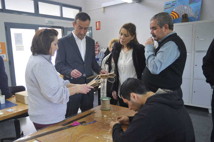 Carlos González visita el centro ocupacional en Altabix