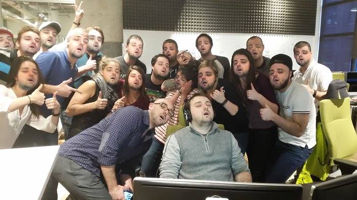 Los memes más graciosos con un compañero de trabajo dormido