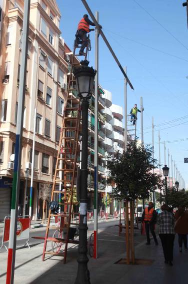 Peligrosa instalación de la iluminación en Ruzafa