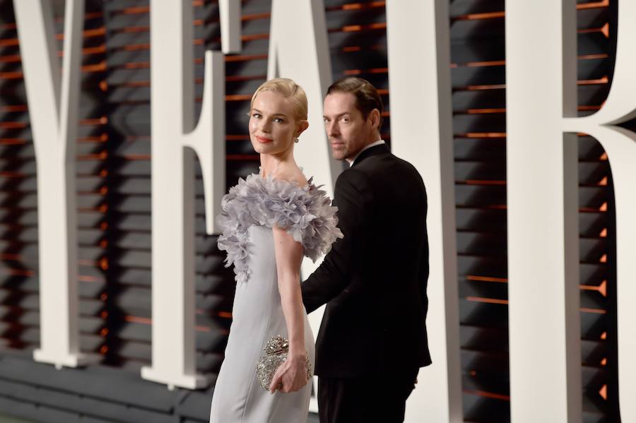 Los actores Kate Bosworth (i) y Michael Polish en la fiesta de Vanity Fair.