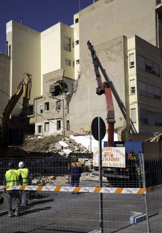 Comienza el derribo de las antiguas casas de los curas para ampliar el Ayuntamiento