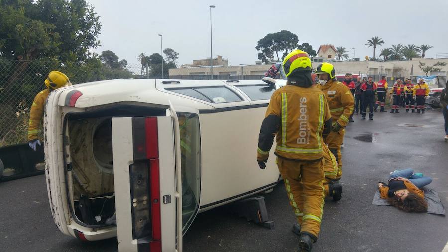 Simulacro de accidente de tráfico en el campus de Sant Joan