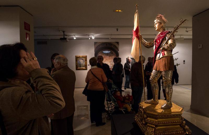 Los Moros y Cristianos de Alcoy despliegan su boato en Alicante