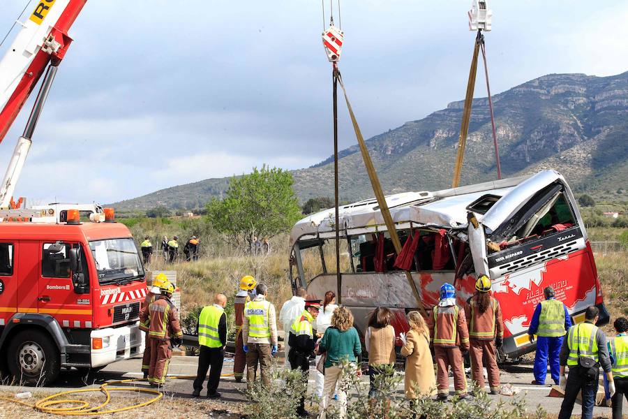 Catorce muertos en Tarragona en un accidente de un autobús que volvía de las Fallas