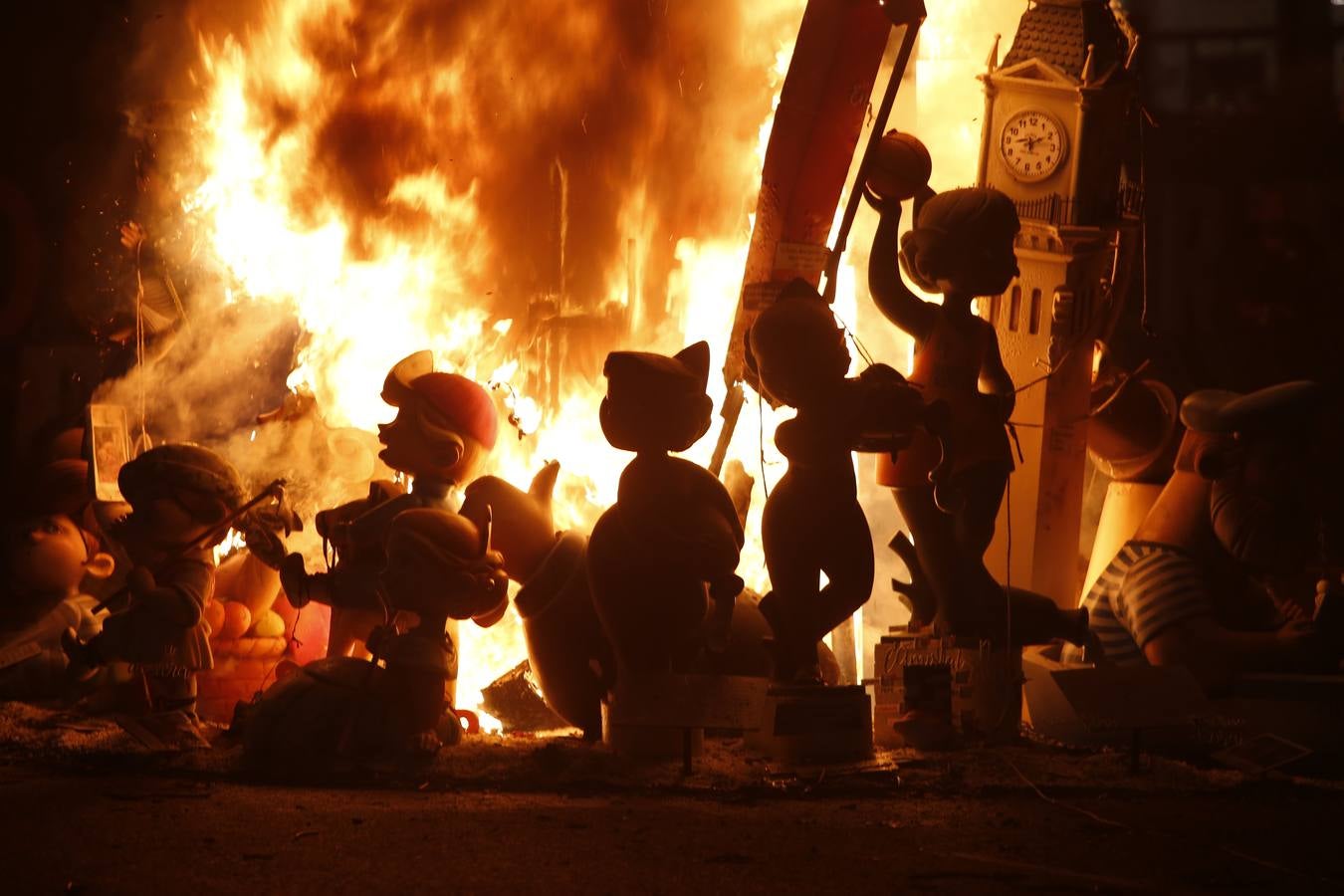 Fallas 2016: La cremà infantil municipal, en imágenes