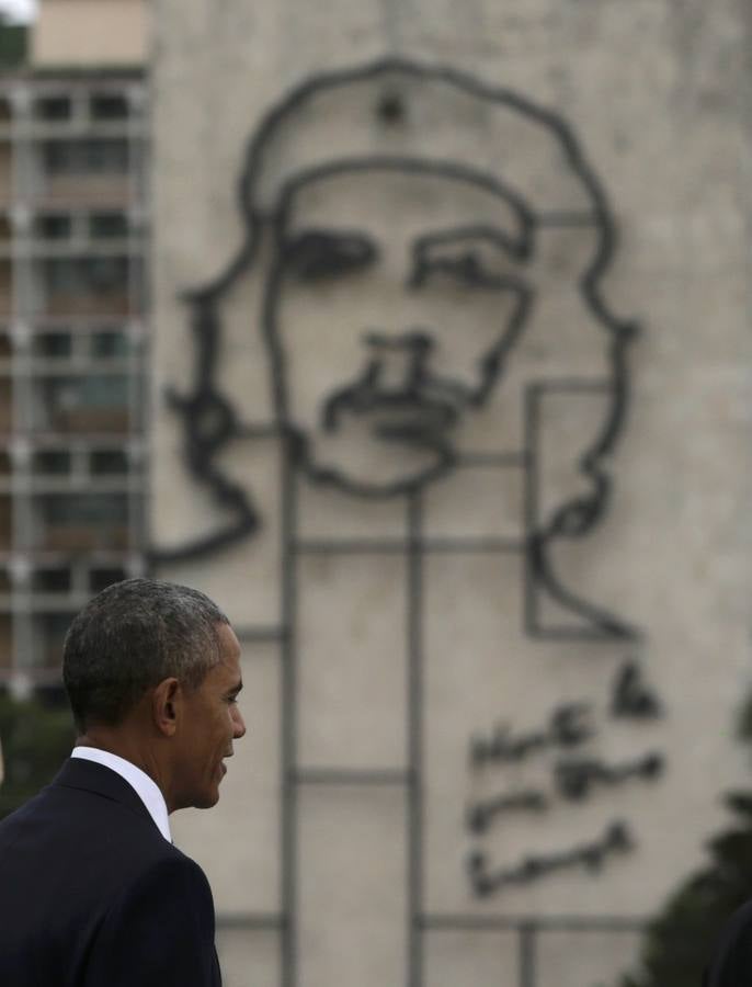 Castro recibe a Obama en su segundo día en La Habana