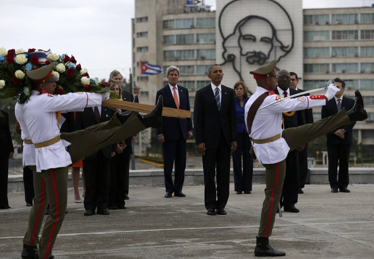 Castro recibe a Obama en su segundo día en La Habana