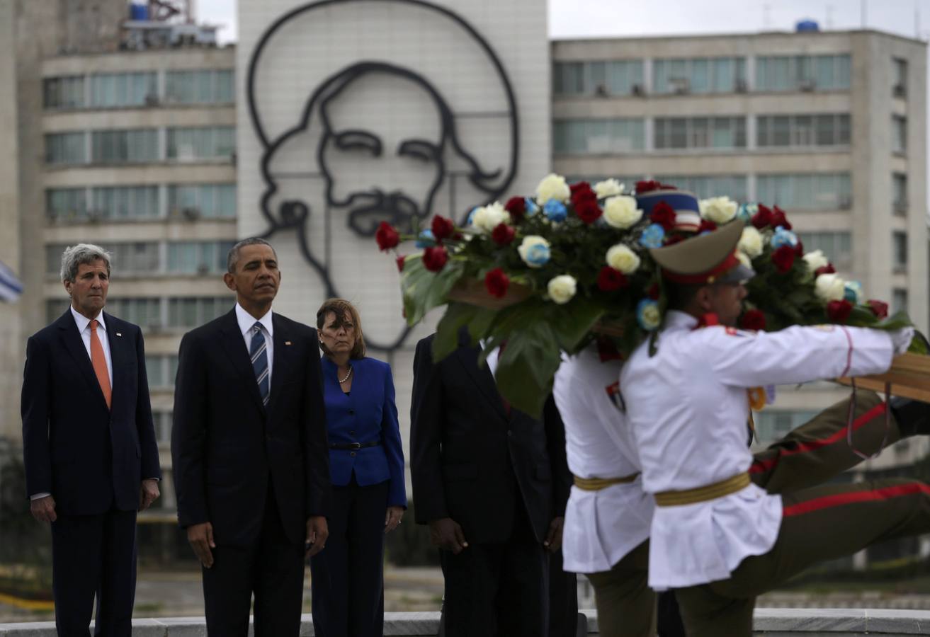 Castro recibe a Obama en su segundo día en La Habana