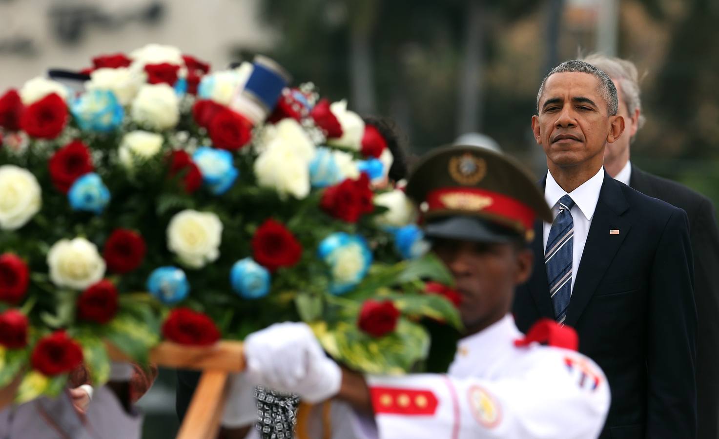 Castro recibe a Obama en su segundo día en La Habana