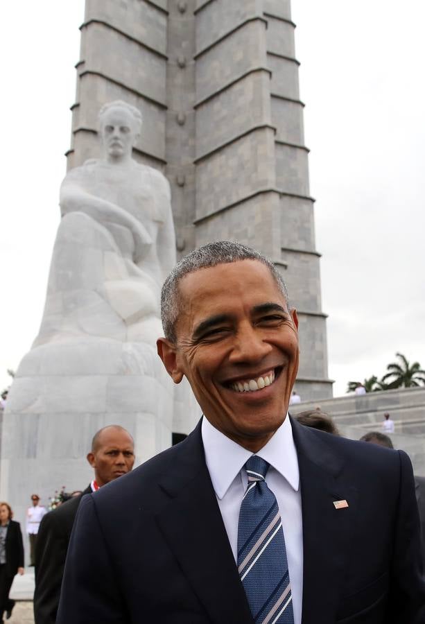 Castro recibe a Obama en su segundo día en La Habana