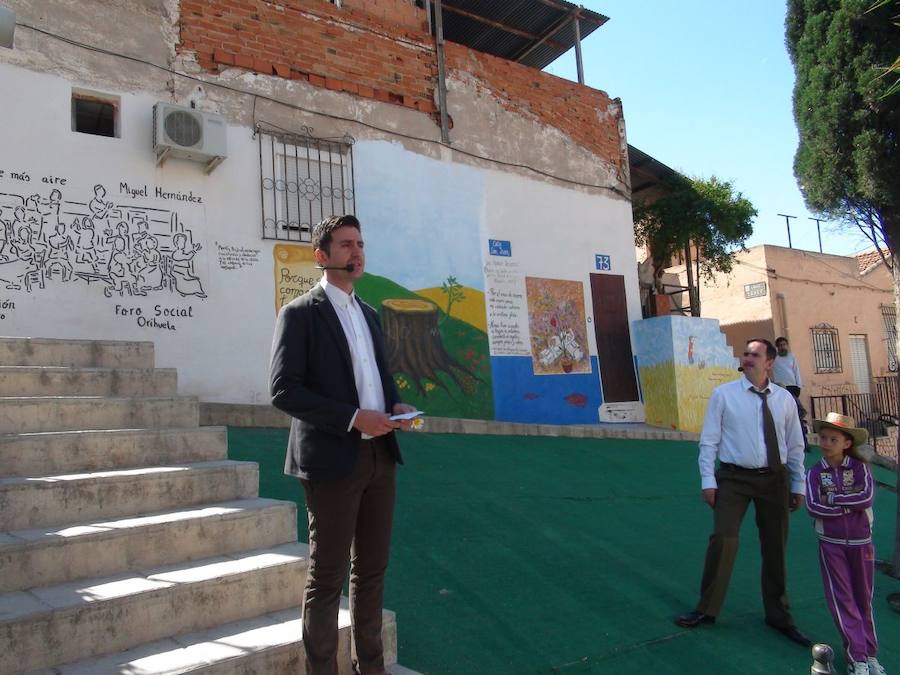 Murales en tributo al poeta cabrero en Orihuela