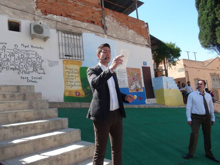 Murales en tributo al poeta cabrero en Orihuela