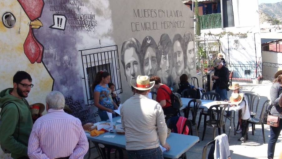 Murales en tributo al poeta cabrero en Orihuela