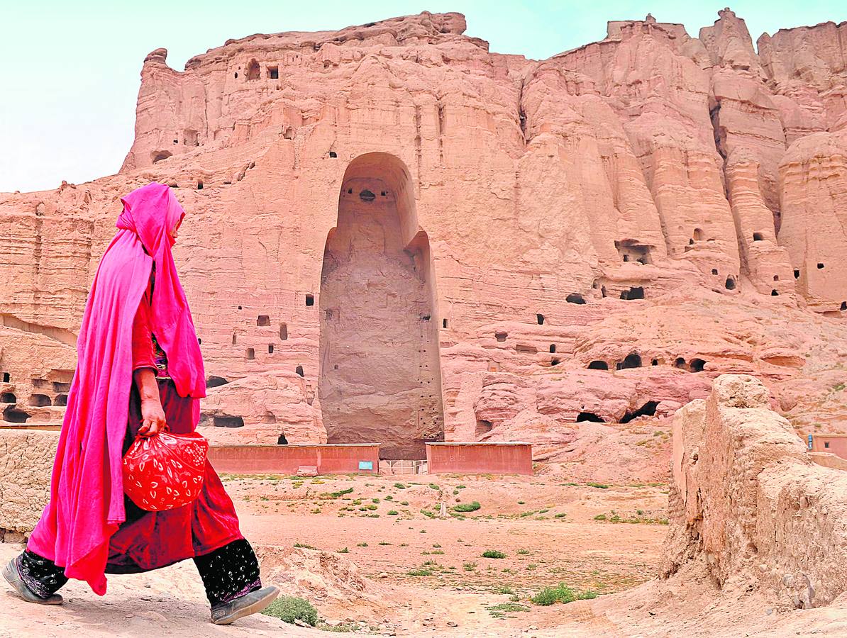 Polémica reconstrucción. La destrucción de los budas de Bamiyán (Afganistán) llamó la atención del mundo sobre los planes de los talibán. Su reconstrucción fue detenida en 2014 por el Comité del Patrimonio Mundial al no cumplir las exigencias para mantener su condición de Patrimonio de la Humanidad.