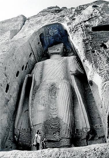 Polémica reconstrucción. La destrucción de los budas de Bamiyán (Afganistán) llamó la atención del mundo sobre los planes de los talibán. Su reconstrucción fue detenida en 2014 por el Comité del Patrimonio Mundial al no cumplir las exigencias para mantener su condición de Patrimonio de la Humanidad.
