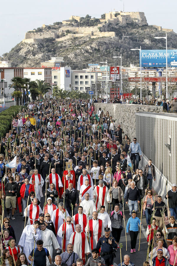 Miles de romeros participan en la Peregrina (I)