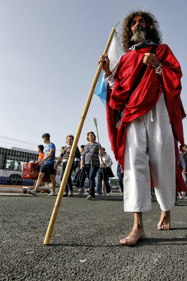 Miles de romeros participan en la Peregrina (I)