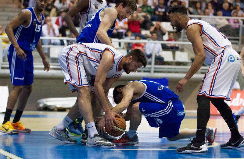 Las mejores imágenes del Lucentum-CB Tarragona (64-75)