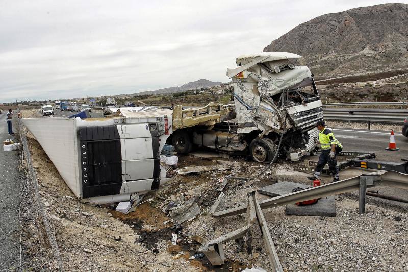 Un camionero grave tras el vuelco de su vehículo en la autovía A-31