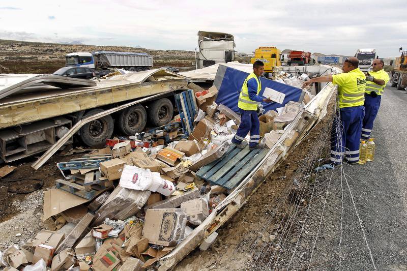 Un camionero grave tras el vuelco de su vehículo en la autovía A-31